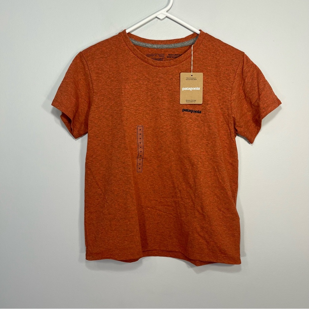 NEW Patagonia Shirt Womens Medium Orange P-6 Logo Responsibili-Tee Short Sleeve